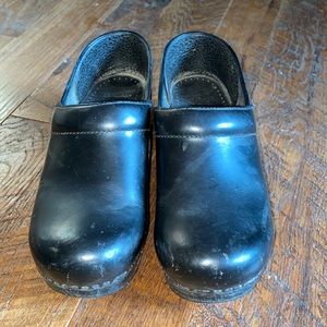 Black Dansko Professional Women’s Clog Shoe